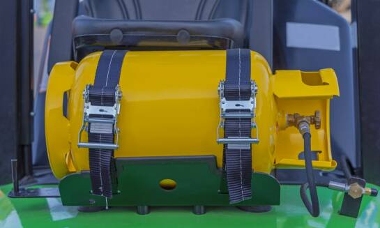 Jakie elementy wyposażenia samochodu warto rozważyć przy zakupie haka holowniczego?