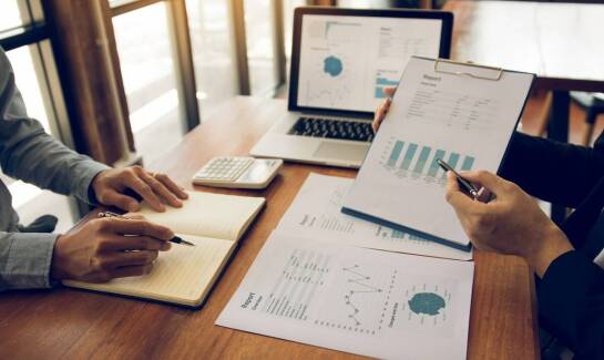 Jak sprawozdania finansowe wpływają na przejrzystość finansową firmy?