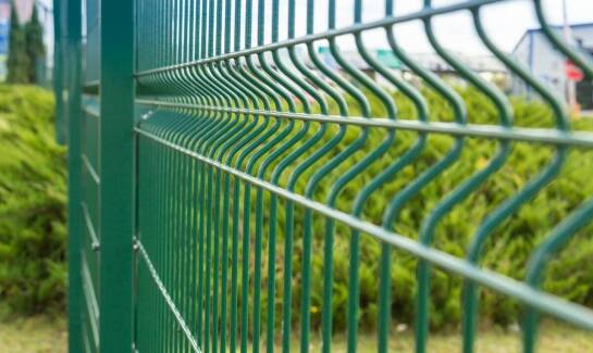 Zalety stosowania wysięgników do drutu kolczastego w systemach ogrodzeniowych