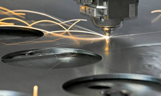 Porównanie różnych typów wykrojników do blachy