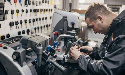 Profesjonalna naprawa stacyjek – szybki powrót na drogę