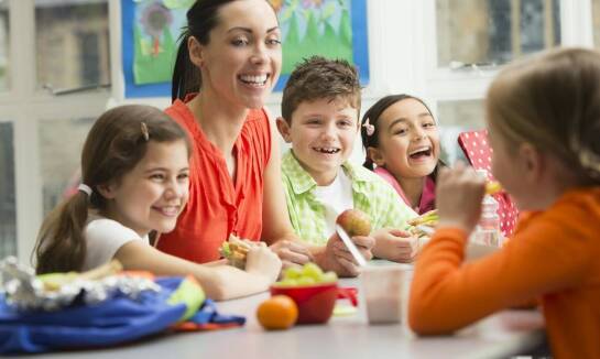 Nowoczesne trendy w wyposażeniu przedszkoli: oferta hurtowni artykułów gastronomicznych