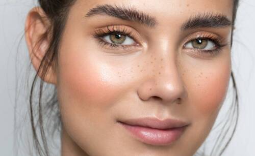 Laminacja brwi – dlaczego warto skorzystać z tego zabiegu w salonie kosmetycznym?