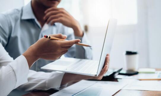 Pośrednik finansowy w Gdańsku – jak wybrać odpowiedniego specjalistę?