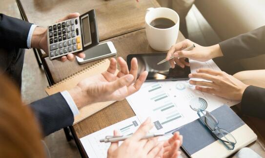 Profesjonalna obsługa kadrowo-płacowa dla firm – zalety współpracy