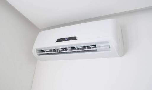 Zalety wyboru klimatyzatora ściennego do małych przestrzeni