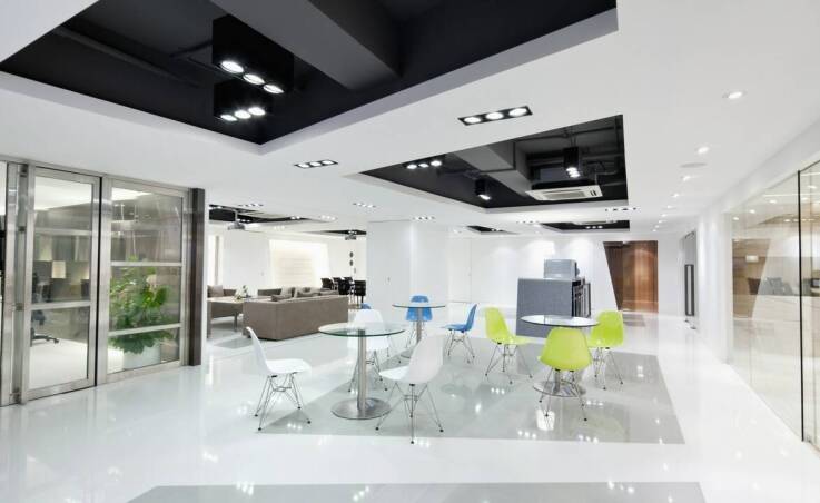 Dlaczego warto zainwestować w posadzki żywiczne w przestrzeniach edukacyjnych?