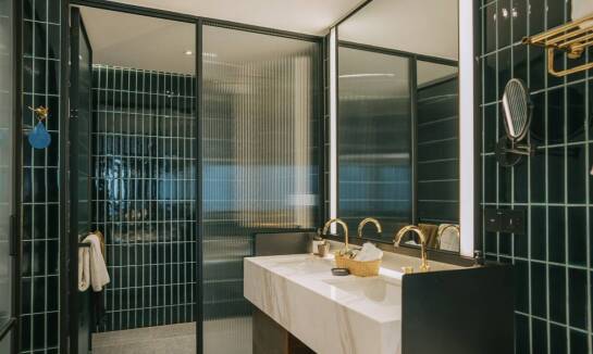 Relaks i luksus podczas lotu helikopterem – oferta premium dla klientów