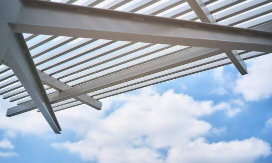 Blachy dachowe trapezowe a ich odporność na warunki atmosferyczne