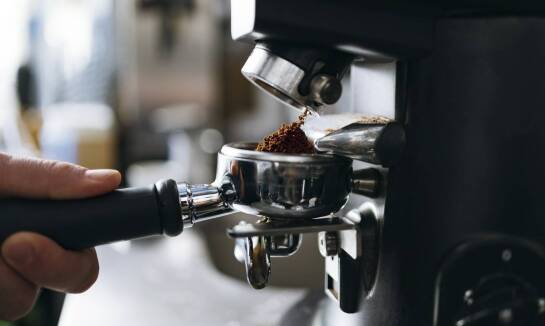 Jak często powinieneś serwisować ekspres Saeco, aby działał bez zarzutu?