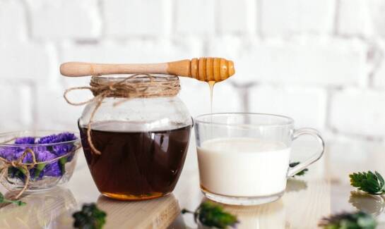 Słoik 200 ml w produkcji miodu – dlaczego warto go wybrać?