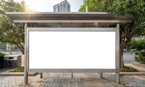 Zastosowanie ram aluminiowych w agencjach reklamowych – zalety i możliwości