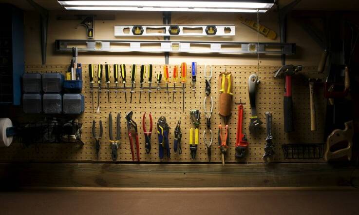 Narzędzia niezbędne do serwisu elektroniki, które znajdziesz w naszym sklepie