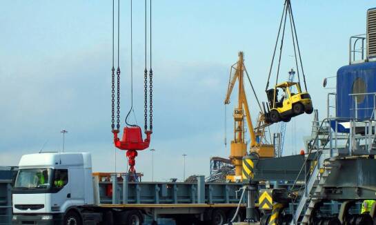 Jak zapewnić bezpieczeństwo podczas transportu lotniczego maszyn?