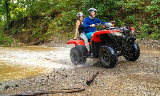 Zróżnicowane trasy quadowe - idealne dla wieczoru kawalerskiego z adrenaliną
