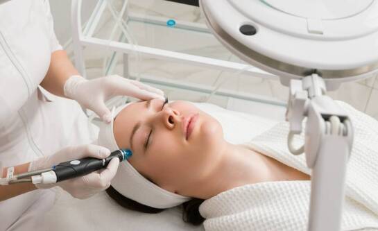 Skuteczność mezoterapii mikroigłowej w redukcji blizn i przebarwień