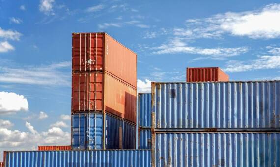 Specyfika transportu kontenerów drogowych – co warto wiedzieć?