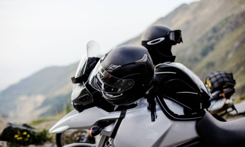 Dopasowanie kufra BMW GS 1200 do innych akcesoriów motocyklowych – co warto uwzględnić?