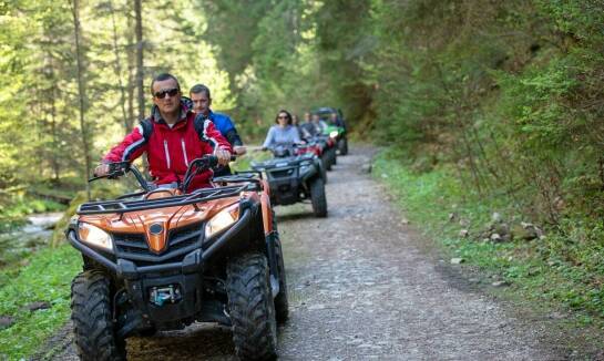 Dlaczego off-road zyskuje na popularności jako atrakcja dla młodych ludzi?