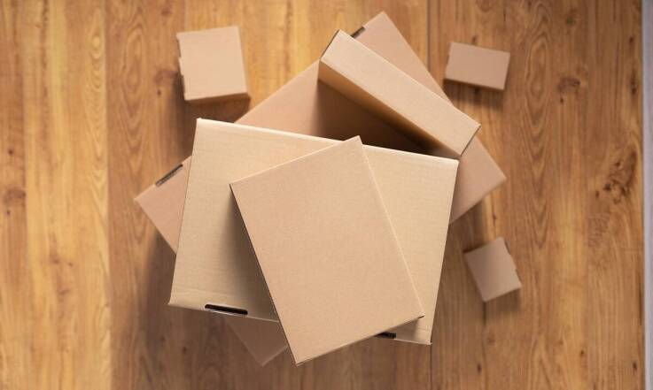 Tanie opakowania kartonowe – jak zaoszczędzić na pakowaniu bez utraty jakości?