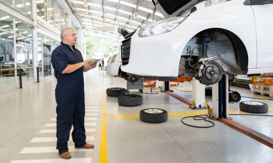 Naprawa uszkodzeń mechanicznych – co warto wiedzieć przed wizytą w warsztacie?