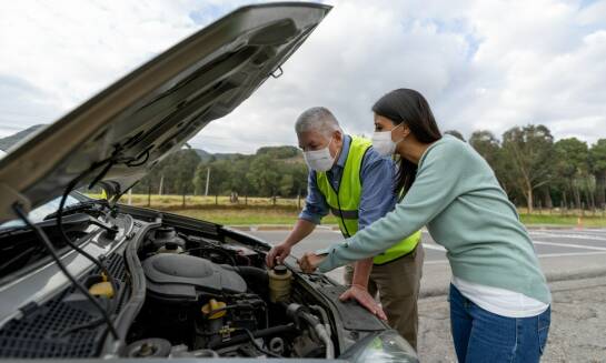 Pomoc drogowa dla samochodów osobowych i ciężarowych: co warto wiedzieć?