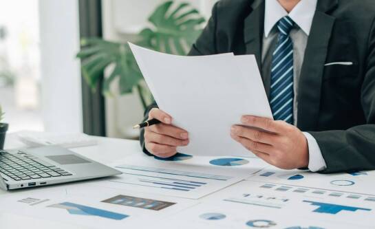 Jak specjaliści z firmy odszkodowawczej oceniają skutki wypadków?