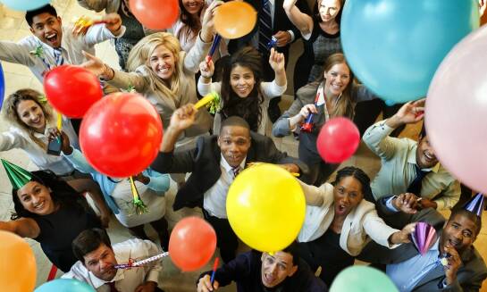 Efektywne scenariusze gier zespołowych na spotkania integracyjne