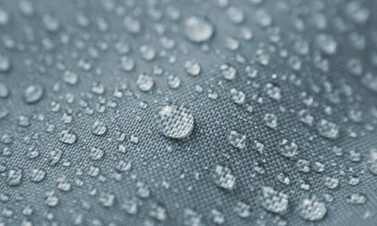 Wodoodporne rozwiązania w odzieży męskiej – co warto wiedzieć?