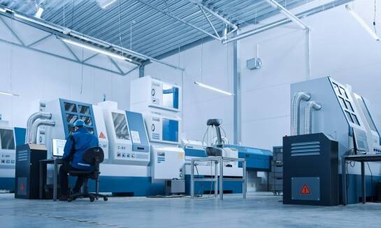 Jak zaawansowane technologie wpływają na efektywność procesu krojenia?