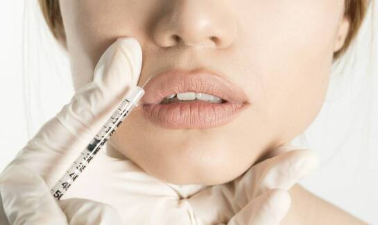 Efekty modelowania ust a typ skóry – co warto wiedzieć?