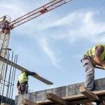 Wynajem sprzętu z operatorem – zalety i korzyści dla inwestorów