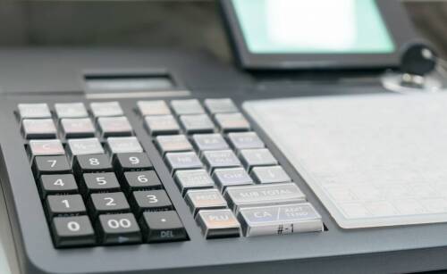 Jakie funkcje oferują kasy fiskalne dla optymalizacji procesów w e-commerce?