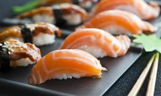 Wyjątkowe doświadczenie kulinarne: sushi legionowo i autorskie dania fusion