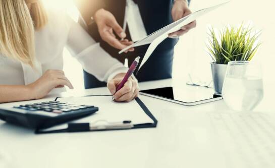 Jak leasing może wspierać rozwój firm z problemami finansowymi?