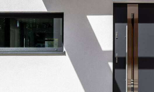 Jakie drzwi zewnętrzne najlepiej sprawdzą się w klimacie umiarkowanym?