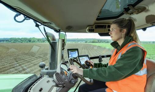 Nawigacja GPS a zarządzanie zasobami w nowoczesnym rolnictwie