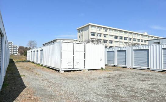 Jak firma zapewnia regularne serwisowanie wynajmowanych kontenerów?