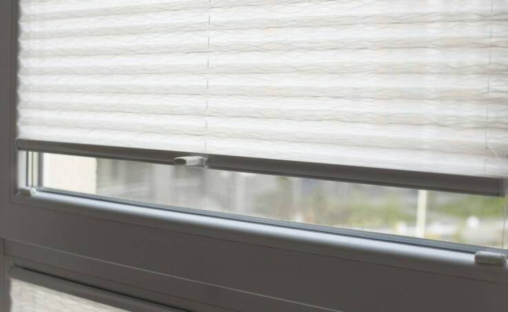 Jak rolety plisowane wpływają na efektywność energetyczną wnętrz?