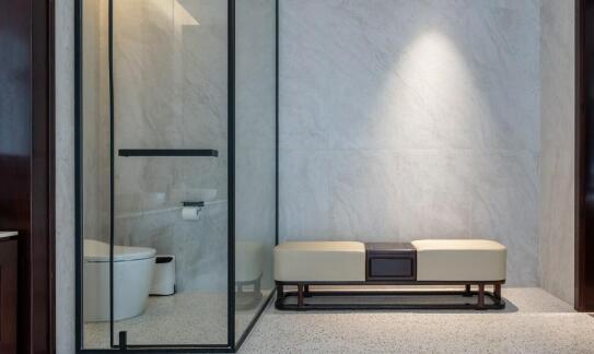 Przegląd najnowszych trendów w designie podnóżków do foteli