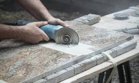 Personalizacja pomników poprzez grawerowanie w kamieniu