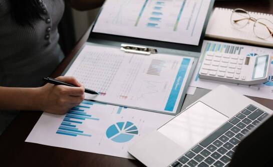 Kredyt obrotowy a inwestycje krótkoterminowe – jak efektywnie zarządzać środkami?