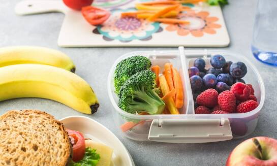 Menu na imprezy rodzinne – jakie potrawy proponujemy dla najmłodszych gości?