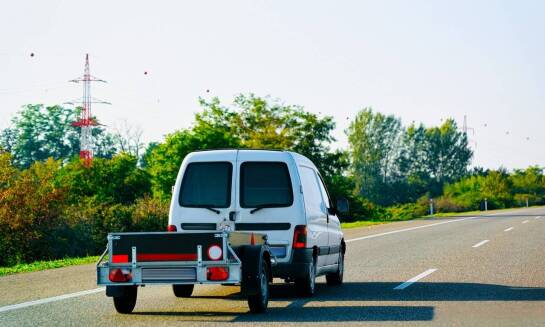 Jak profesjonalna firma przeprowadzkowa organizuje transport mebli?