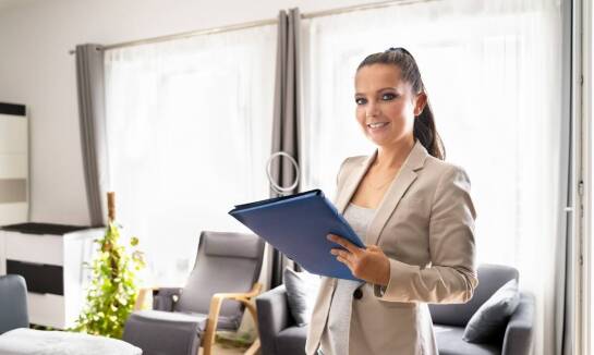 Jak pośrednik nieruchomości wspiera negocjacje cenowe przy zakupie nieruchomości?