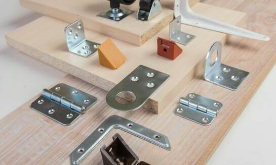 Porównanie efektywności różnych typów profesjonalnych łączników do drewna