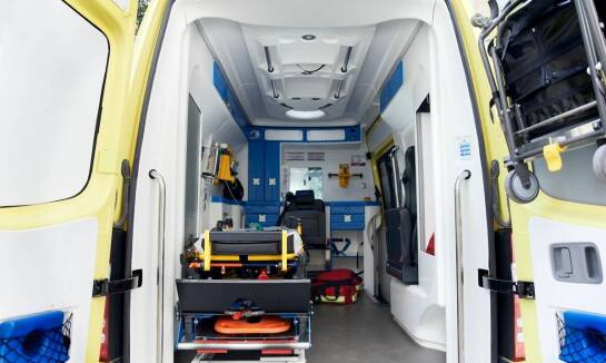 Jak firma radzi sobie z logistyką transportu sprzętu medycznego?