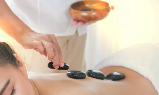 Masaż stóp z elementami refleksologii – jak wpływa na zdrowie?