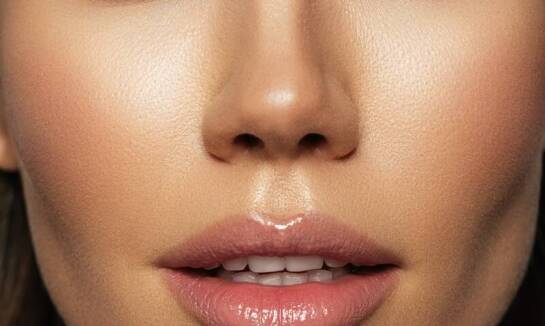 Proces gojenia po zabiegu powiększania ust – wskazówki dla klientów