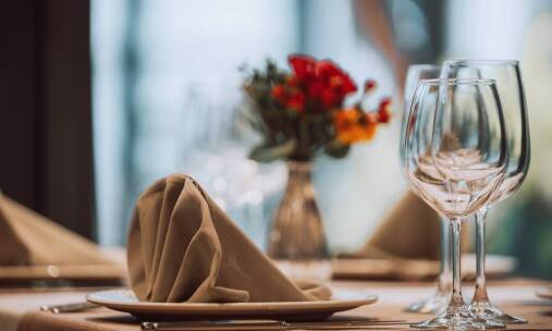Organizacja imprez z pomocą cateringu – jakie dekoracje warto wybrać?